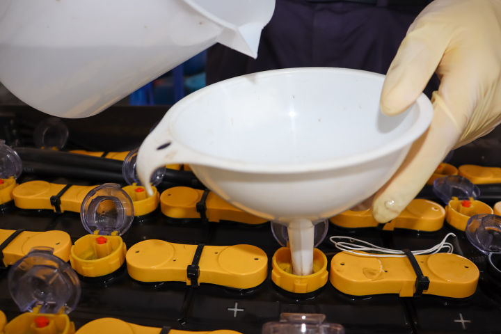 免維護蓄電池如何手動加水？加水步驟介紹